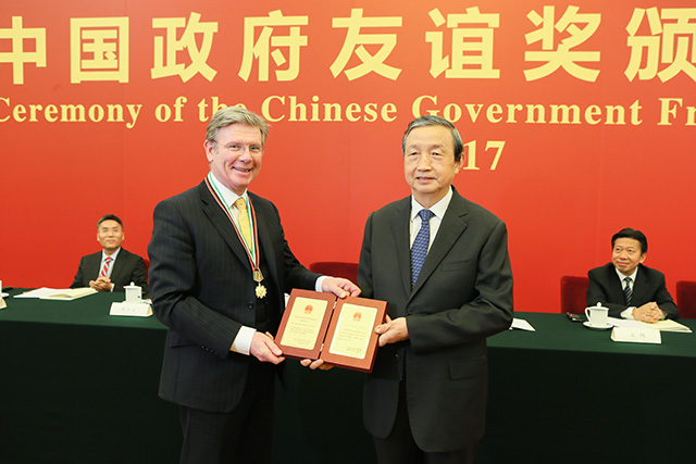 Professor Lemoine receives award from Chinese Vice Premier Ma Kai